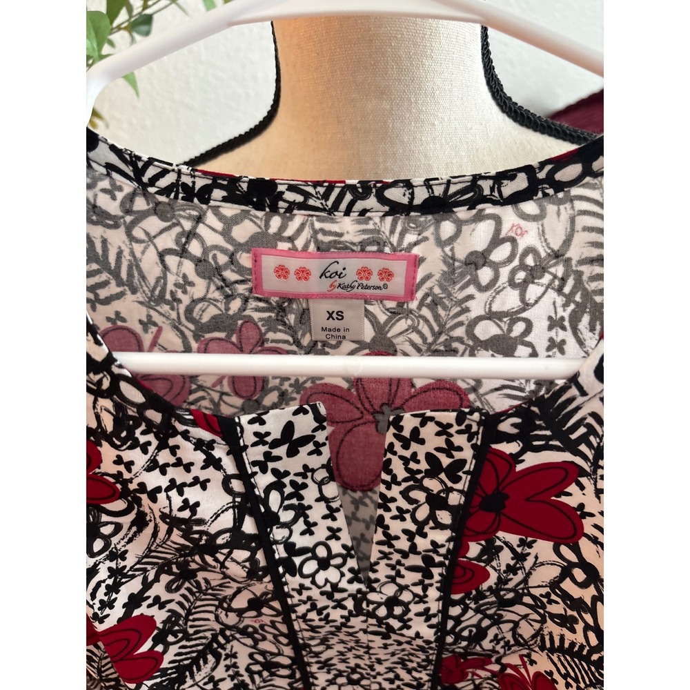 Koi by Kathy Peterson Red Floral Scrub Top XS NWT Cotton Medical Uniform 160PR - Picture 2 of 4
